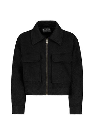 Schwarze, kurze Jacke aus strukturiertem Stoff, mit einem spitzen Kragen, zwei vorderen Taschen und einem metallenen Reißverschluss.
