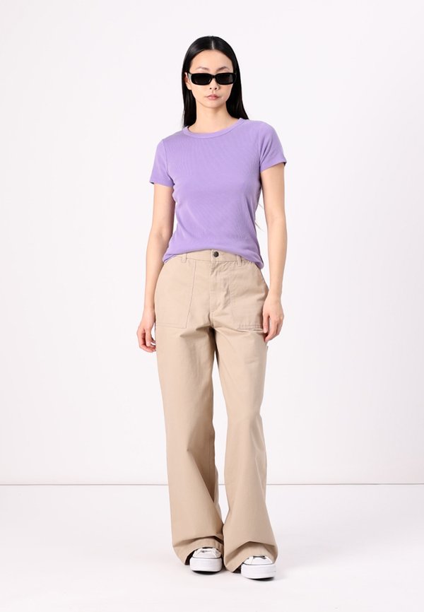 Basic T-shirt - wisteria blossom4