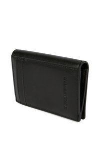 Portofel din piele neagră, cu cusături vizibile și numele brandului embosat pe față, prezentat închis la un unghi ușor.