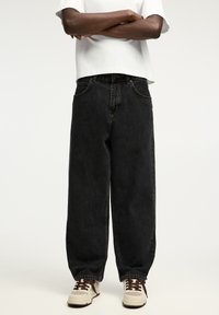 PULL&BEAR - BAGGY LOOSE - Relaxed fit -farkut - black Pienoiskuva 1