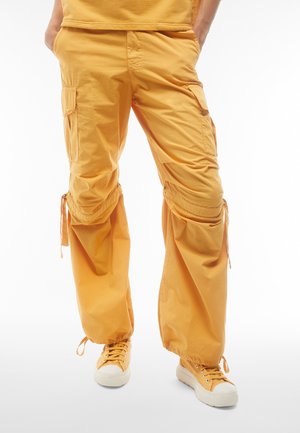 MELANIE CARGO - Bukse - golden apricot direct dyed