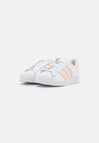 adidas Originals SUPERSTAR - Sportcipő - footwear white/glow orange/glow pink