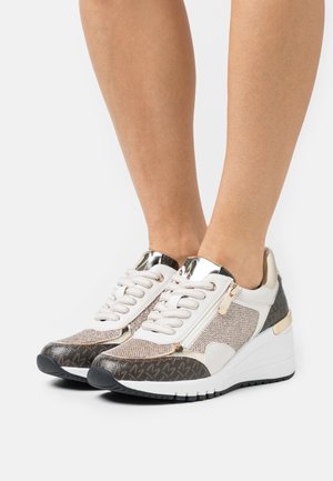 Marco Tozzi Sneakers laag - cream