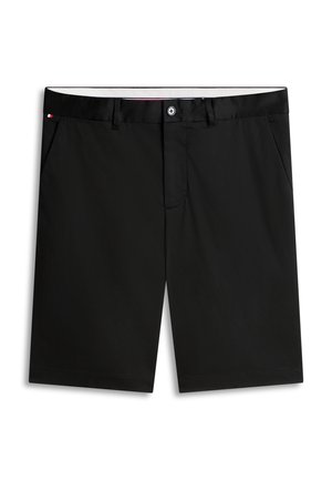 Pantaloncini neri realizzati in tessuto liscio, con chiusura a bottone e due tasche frontali. Progettati con un taglio pulito e dritto.