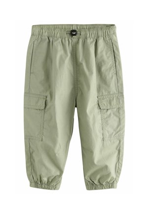 Pantalon cargo court vert clair avec taille et poignets élastiques, poches avant et grandes poches à rabat sur les côtés.