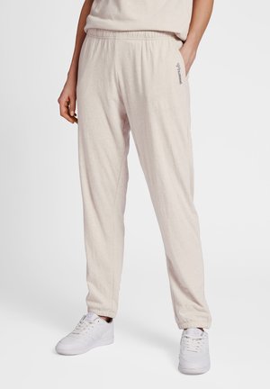 Lys beige joggerbukser lavet af blødt stof, med elastisk talje, afklippede kanter og et diskret mærke logo på siden.