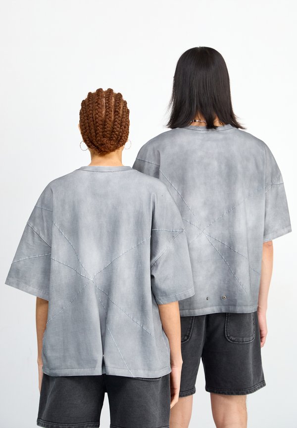 SAFETY PIN UNISEX - Print T-shirt4