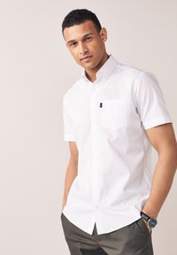 Next - EASY IRON BUTTON DOWN OXFORD - Skjorta - white Miniatyrbild 1