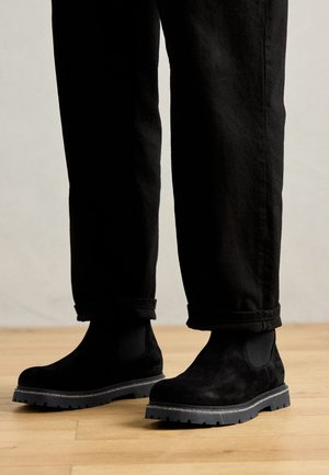 HIGHWOOD SLIP ON MID M LEVE NARROW - Støvletter - black
