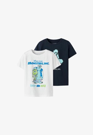 Dos camisetas de manga corta: una blanca con personajes de dibujos animados, "Sulley y Mike", y una azul marino con un diseño similar, de tela de algodón.