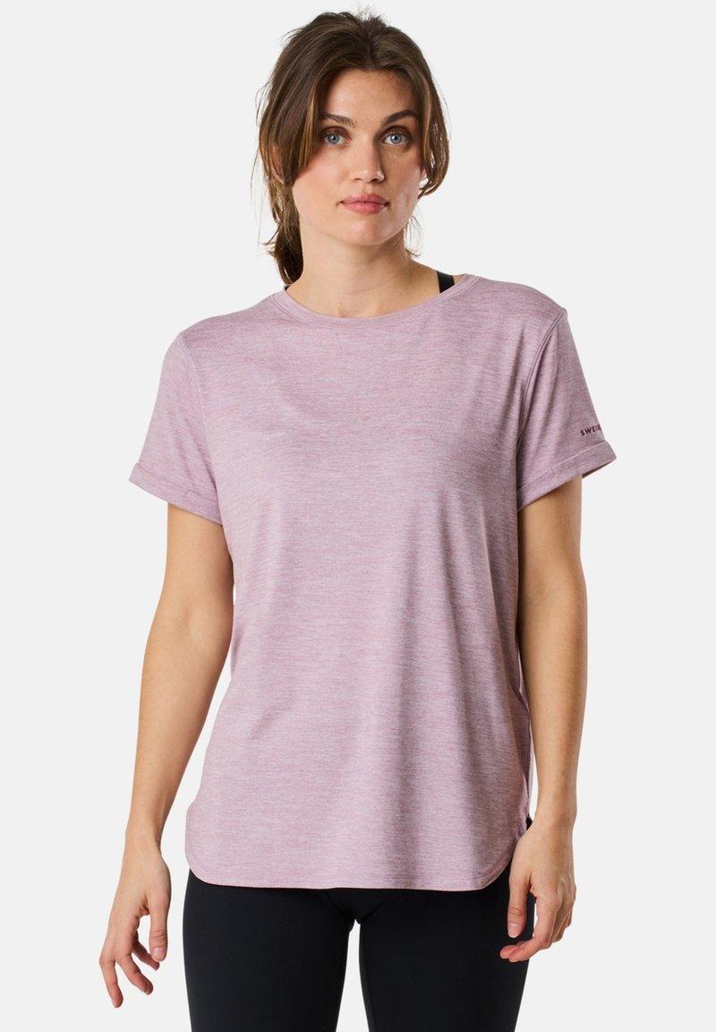 Lyserød, kortærmet t-shirt med afslappet pasform, rund hals og sideslids. Fremstillet af blødt stof med en subtil meleret struktur.