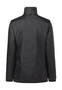 Giacca nera con colletto alto, realizzata in tessuto liscio. Presenta polsini elasticizzati e un orlo arricciato. Design semplice e privo di decorazioni.