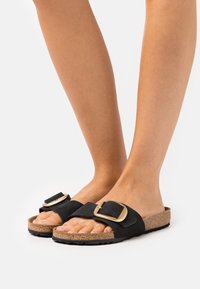 Birkenstock - MADRID BIG BUCKLE REGULAR FIT - Matalakantaiset pistokkaat - black Pienoiskuva 1