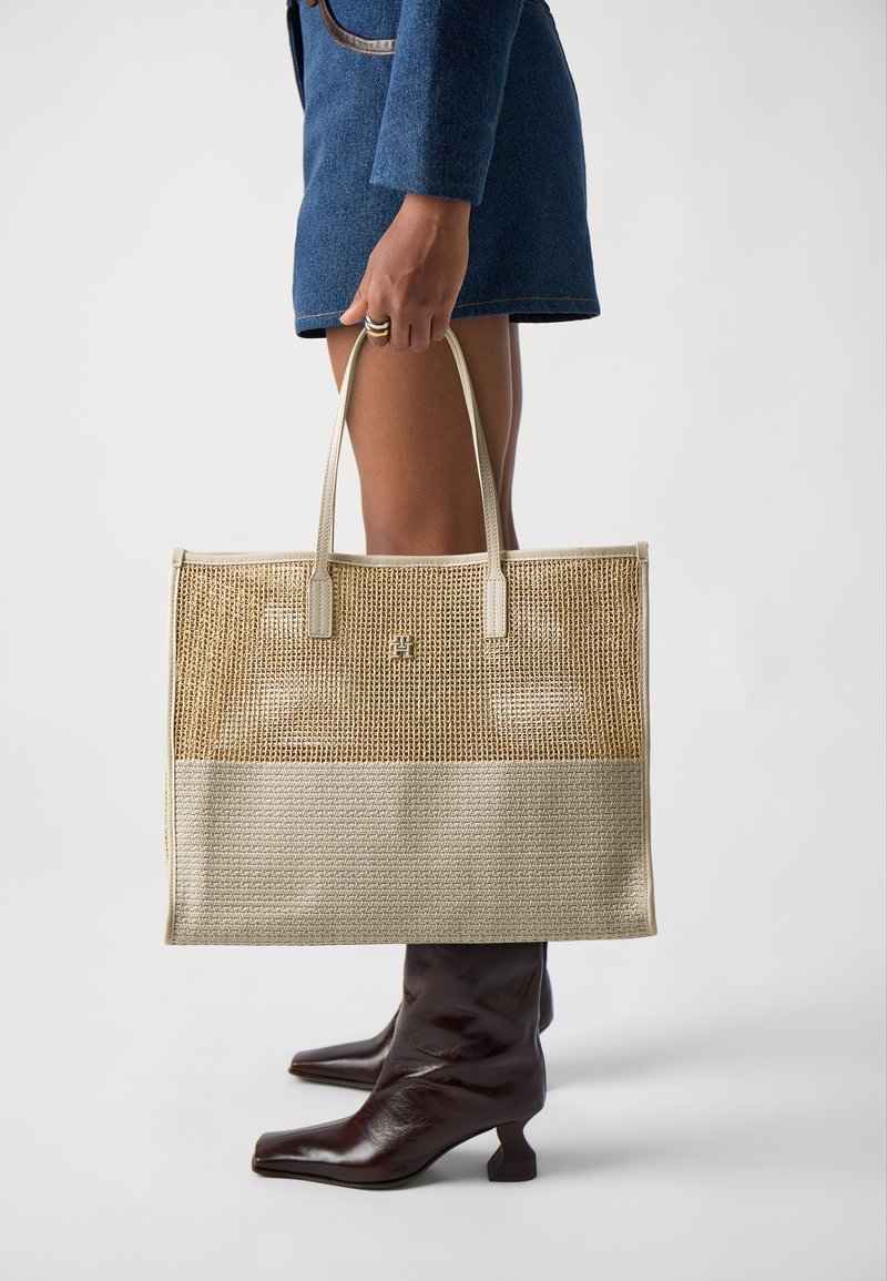 Tommy Hilfiger - CITY SUMMER TOTE  - Bolso shopping - classic beige, Ampliar