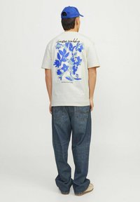 Jack & Jones RUNDHALS - T-shirt print - buttercream