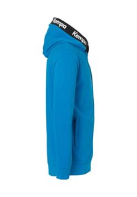 Blå hætte sweatshirt lavet af blødt materiale med en sort brandet krave, frontlommer og tætsiddende manchetter, med en snøre i hætten.