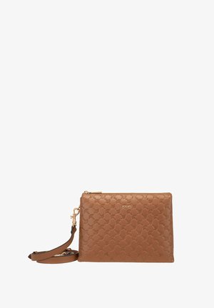 Bolso bandolera de cuero marrón con patrón en relieve, cremallera dorada y correa desmontable, con la marca "JOOP!" en letras doradas en el frente.