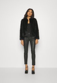 Pepe Jeans VIRGINIE - Usnjene hlače - black