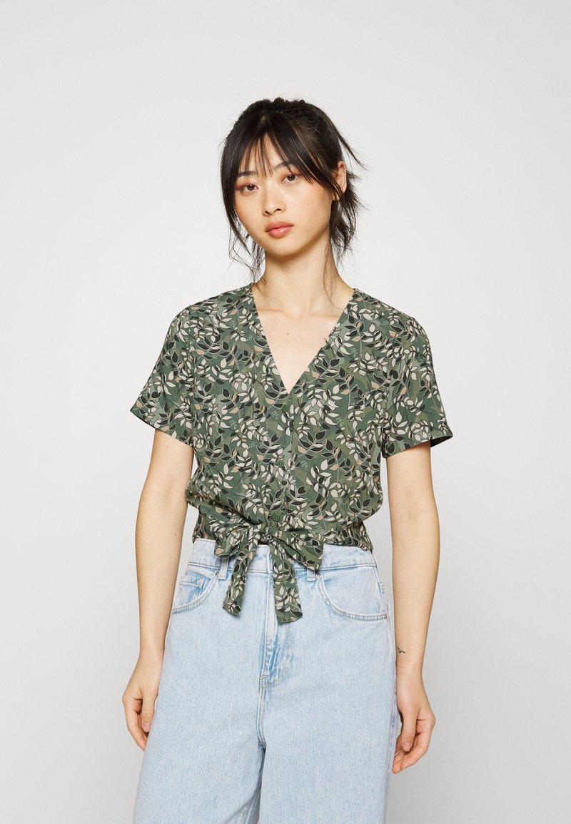 Vero Moda Petite VMEASY - Blusa - laurel wreath