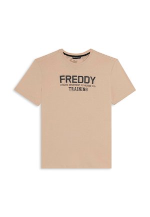 T-shirt in cotone beige con maniche corte, caratterizzato da un audace testo nero "FREDDY ATHLETIC DEPARTMENT ESTABLISHED 1976 TRAINING" sulla parte anteriore.