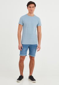 Blend BHBENDIGO SLIM FIT - Kratke hlače od trapera - denim light blue