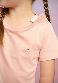 Tommy Hilfiger ESSENTIAL SKATER DRESS - Vestido ligero - coral ice