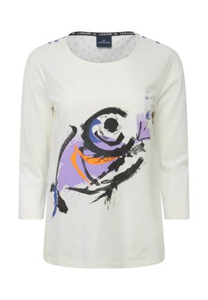 Camisa blanca de manga larga con un diseño abstracto colorido en púrpura, naranja y negro. Cuello redondo con una banda estampada.