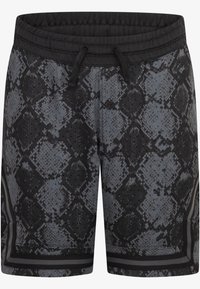 Czarne i szare szorty w wzór węża mają elastyczną talię z troczkiem oraz smukły fason z sportowymi akcentami.