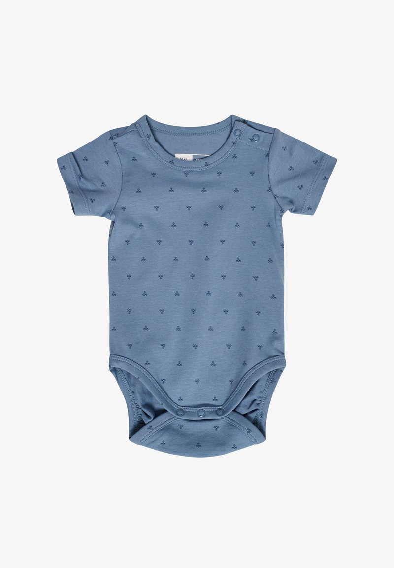 Body de bébé bleu à manches courtes en coton doux, avec un petit motif imprimé et des pressions aux épaules et en bas.