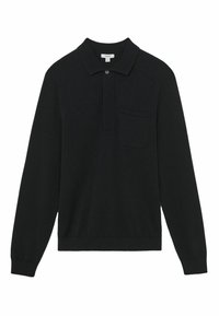 Cămașă polo neagră cu mâneci lungi, realizată dintr-un material moale, având un guler ribatat, placheta cu nasturi și un mic buzunar pe piept. Textură netedă.