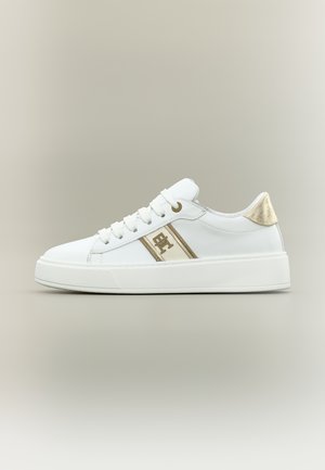 KIABI - Sportcipő - white/platinum-coloured