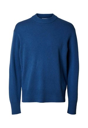 Blå strikket langærmet sweater med ribbet rund hals, manchetter og nederste kant, præsenteret på en hvid baggrund.