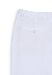 Pantaloni bianchi in lino caratterizzati da una texture liscia, una vita leggermente strutturata e una tasca posteriore chiusa con un bottone.