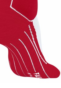 Calzino sportivo rosso e bianco con strisce grigie e testo sulla suola, progettato per ammortizzazione e supporto durante le attività sportive.