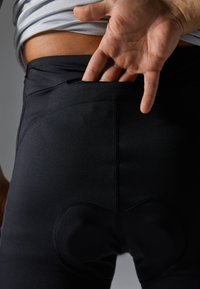 Pier One Sport CYCLING BIB SHORTS WITH PADDING & BACK ZIP POCKET - Kolesarske kratke hlače z naramnicami - black