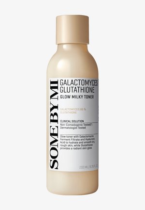 Flaske med Some By Mi Galactomyces Glutathione Glow Milky Toner med kliniklabel og produktdetaljer foran.