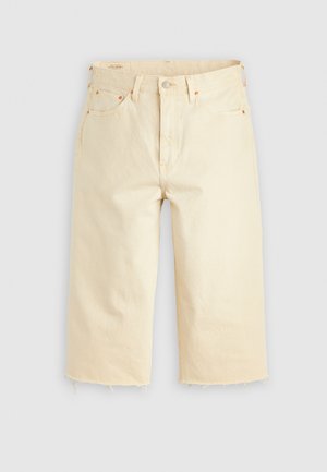 Bežinės džinsinės šortai su aukštu liemeniu, plačiomis kojomis, nusidėvėjusiu kraštu, priekinėmis ir galinėmis kišenėmis bei variniu metaliniu apdailos elementu.