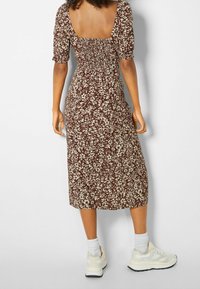 Bershka Denní šaty - brown