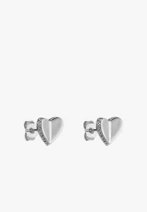Boucles d'oreilles clous en forme de cœur en argent avec une finition polie et une rangée de pierres précieuses claires le long d'un bord. Dos texturé pour un port sûr.