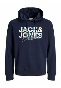 Marineblå hættetrøje med snøring, forsynet med et flerfarvet logo "JACK & JONES Essentials" i fed typografi på forsiden.