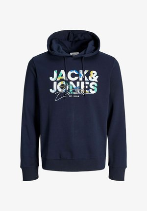 Tamno plava dukserica s kapuljačom na vezanje, koja na prednjoj strani ima višebojni logo "JACK & JONES Essentials" u podebljanom fontu.