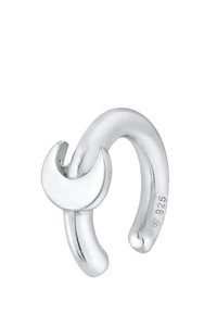 Silberne Creolen mit einem geschwungenen Design und einem offenen Ende sowie einem schlüsselähnlichen Akzent; strukturierte Oberfläche mit polierter Glanz; gestempelt 925.