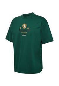Dunkelgrünes kurzärmeliges Sport-T-Shirt mit Rundhalsausschnitt und kleinem gelb-schwarzem Emblem sowie Text auf der Brust.
