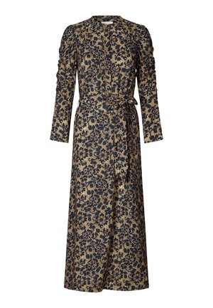 Robe portefeuille à manches longues avec un motif floral sombre sur fond marron et une ceinture à nouer à la taille.