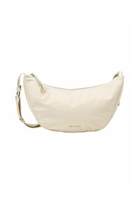 Sac à épaule en forme de croissant beige avec une bandoulière réglable et une fermeture zippée sur le dessus, affichant un logo de marque discret au centre avant.