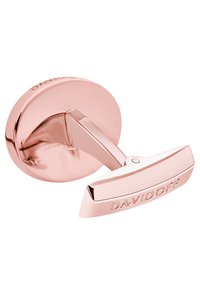 Hochglänzende, roségoldene Metallmanschettenknöpfe mit abgerundetem Rücken und flacher, rechteckiger Front, die das gravierte Wort "DAVIDOFF" zeigt. Glatte, reflektierende Oberfläche.