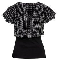 Černý bezramenný top s širokými krátkými volánovými rukávy a volnou bílou puntíkovanou vrstvou v horní části.