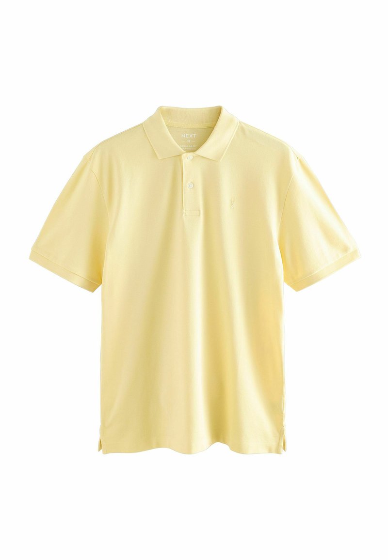 Žltá polo košeľa vyrobená z jemnej bavlny, s klasickým golierom, krátkymi rukávmi a malým logom na hrudi. Na spodnom leme sú bočné rozparky.