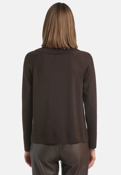 Brauner Strickpullover mit lockerer Passform, langen Ärmeln und Kragen. Strukturiertes Material mit glatter Oberfläche und geripptem Saum.