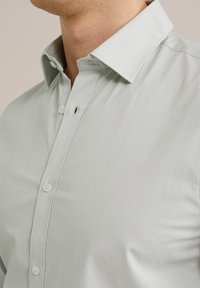 WE Fashion THE CLEAN - Formalna srajca - light green